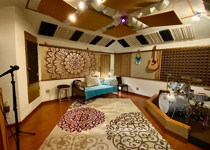 Oasis With Pool And Music Studio By Benvenu